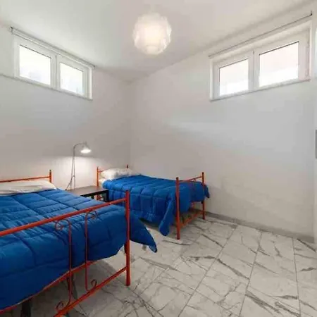 Apartament Beachfront Haven Sleeps 8 Maximum 9 Sea Views Terrace And High Speed Wi-fi Roseto Degli Abruzzi
