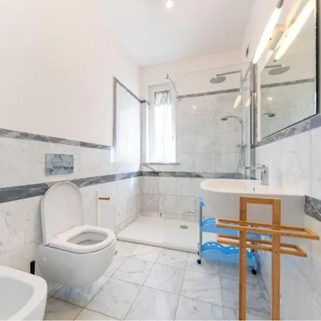 Beachfront Haven Sleeps 8 Maximum 9 Sea Views Terrace And High Speed Wi-fi Apartman *