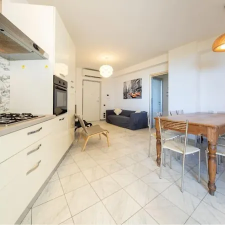 Apartmán Beachfront Haven Sleeps 8 Maximum 9 Sea Views Terrace And High Speed Wi-fi Roseto Degli Abruzzi